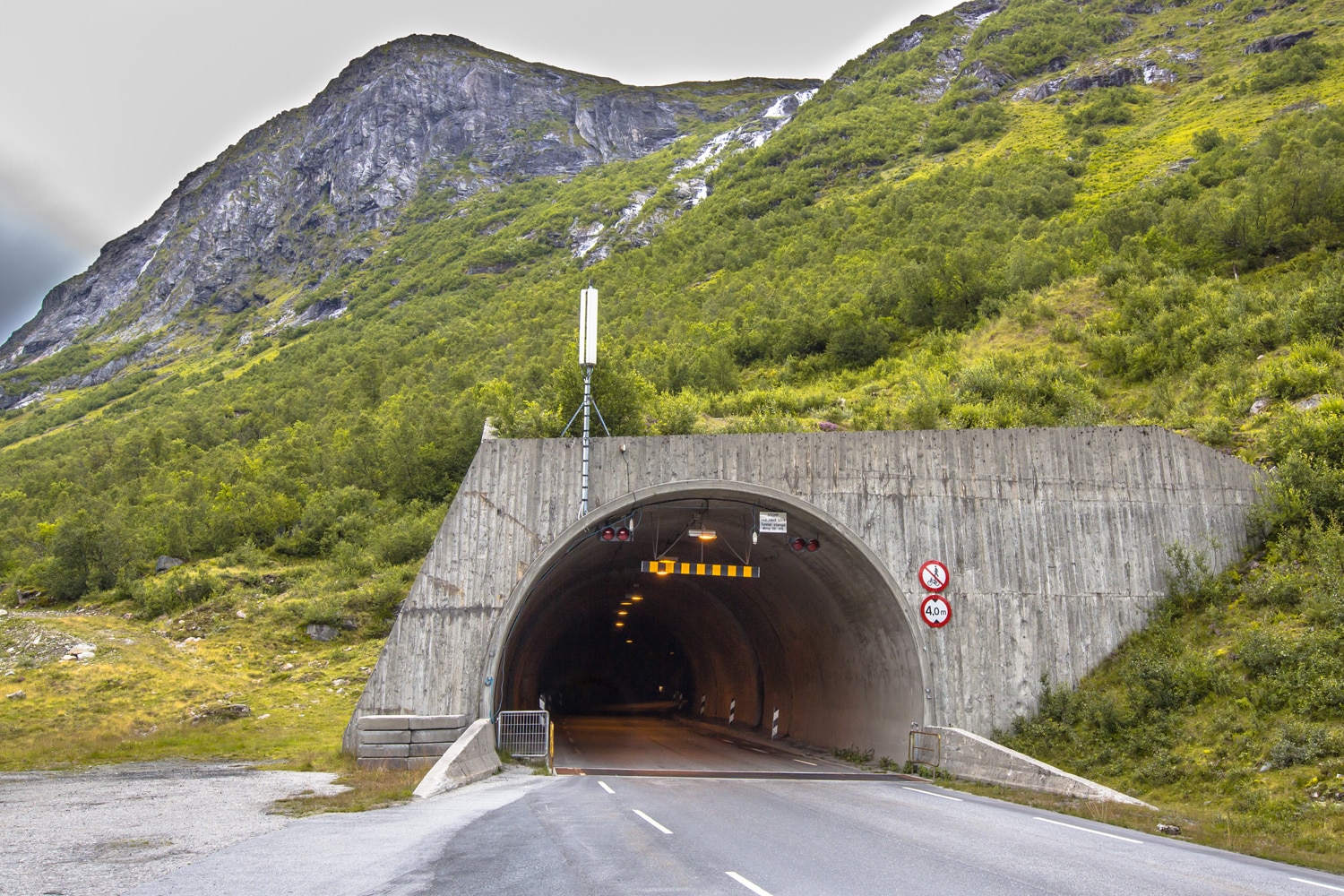 Expert tunnel waterproofing from Skumtech AS delivers durable underground structure protection in Norway.